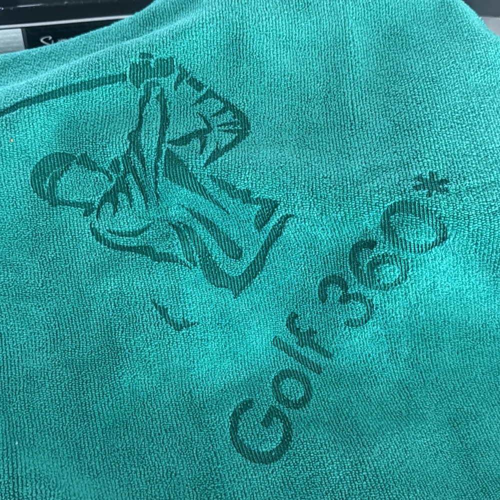 Golf Towel Golf360Degrees New 
Comes with metal clamp